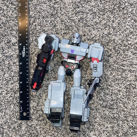Transformers Megatron action figure, transforms in 11 moves - Picture 2 of 13